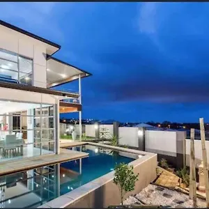 Holiday home Luxury Family House With Panoramic Ocean Views, Nikenbah